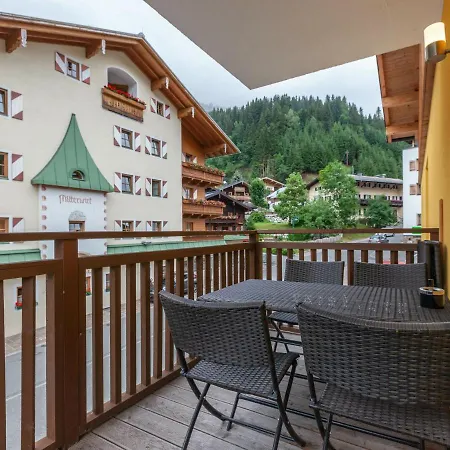 Emma Top 1 Apartment